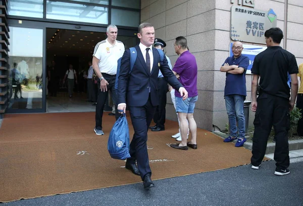 Wayne Rooney Dari Manchester United Digambarkan Setelah Tiba Bandar Udara — Stok Foto
