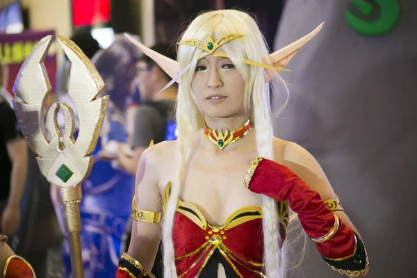 Cosplayer Chino Disfrazado Warcraft Asiste Estreno Película Warcraft Cine Shanghái — Foto de Stock