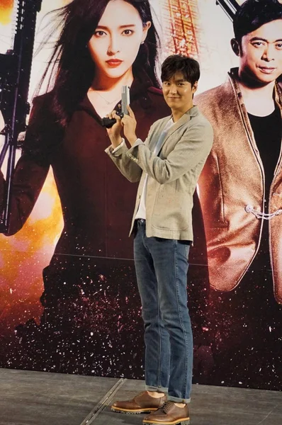 韓国俳優イ ミンホは 2016 日彼の映画 中国で バウンティ ハンター のプロモーション イベントでポーズします — ストック写真