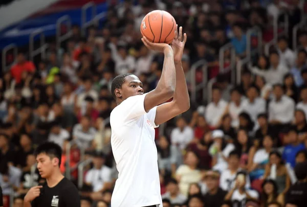 Star Nba Kevin Durant Mostra Sue Abilità Basket Evento Promozionale — Foto Stock
