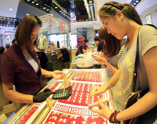 Clientes Chinos Compran Adornos Oro Una Joyería Ciudad Nantong Provincia — Foto de Stock