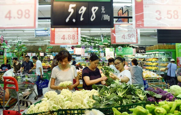 Китайський Магазин Клієнтів Овочів Супермаркеті Ханчжоу Східна Китай Провінції Чжецзян — стокове фото