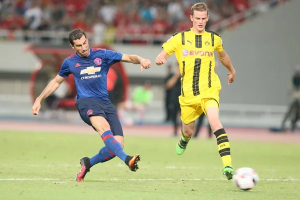 Henrikh Mkhitaryan Van Manchester United Links Scheuten Scoren Een Doelpunt — Stockfoto