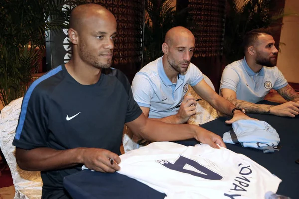 Sinistra Vincent Kompany Zabaleta Nicolas Otamendi Manchester City Partecipano Evento — Foto Stock