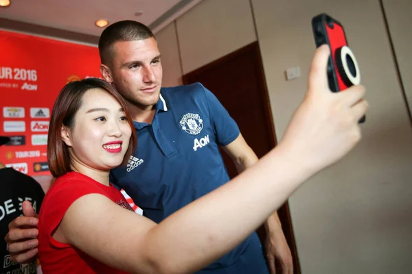 Sam Johnstone Certo Manchester United Posa Com Para Uma Selfie — Fotografia de Stock