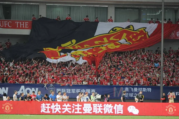 Kinesiska Fotbollsfans Manchester United Titta Shanghai Matchen 2016 Internationella Champions — Stockfoto