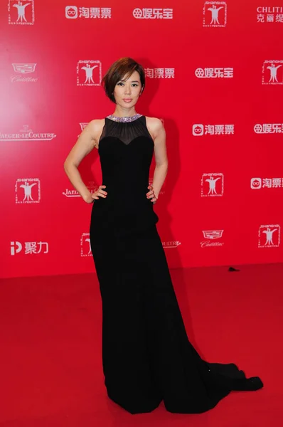 2016 上海で 上海国際映画祭の閉会式のレッド カーペットに到着した中国の女優 ユナン — ストック写真