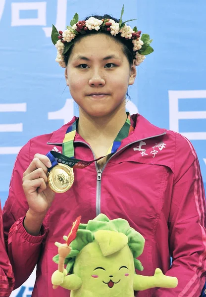 Nadadora China Chen Xinyi Posa Con Medalla Oro Durante Una —  Fotos de Stock