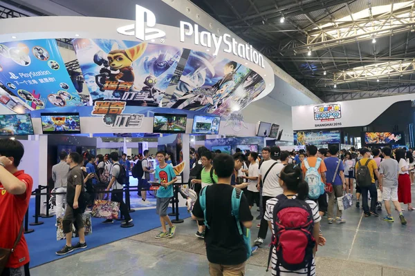 Visitors Walk Stand Sony Playstation 12Th China International Cartoon Game — Stock Photo, Image