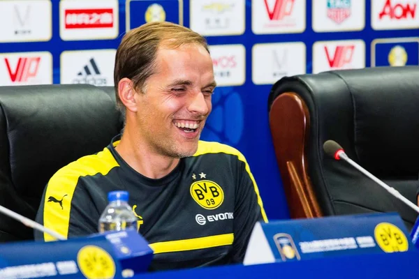 Vedoucí Trenér Thomas Tuchel Borussie Dortmund Směje Během Tiskové Konference — Stock fotografie