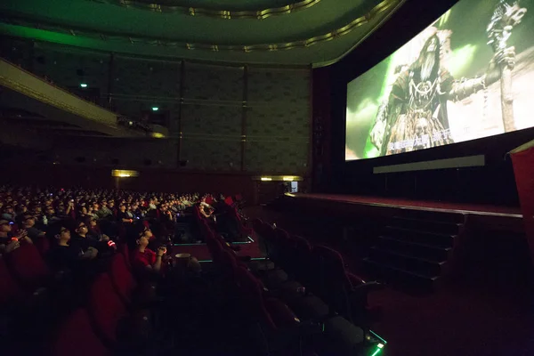 Китайские Киноманы Поклонники Warcraft Смотрят Фильм Warcraft Кинотеатре Шанхая Китай — стоковое фото