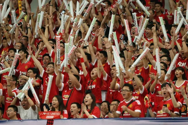 Fãs Futebol Chinês Gritam Slogans Para Mostrar Apoio Manchester United — Fotografia de Stock