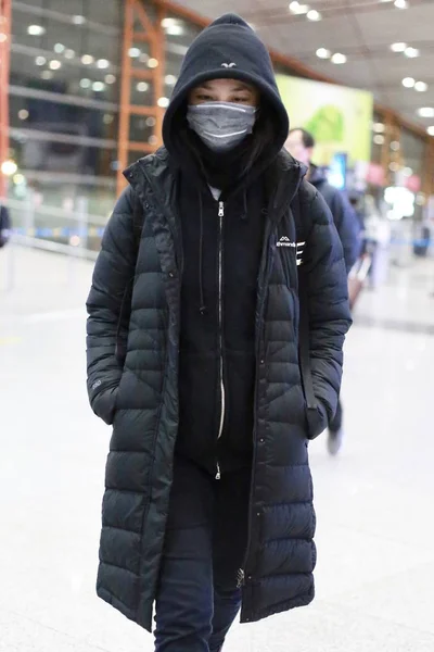 中国女優タン ウェイが 2019 中国の北京で出発前に北京首都国際空港に到着します — ストック写真