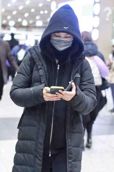 中国女演员唐伟于2019年1月15日抵达北京首都国际机场 然后出发 — 图库照片