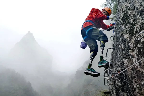 Year Old Double Amputee Chinese Climber Xia Boyu Tries Rock — Stock Photo, Image