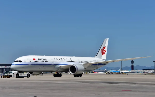 Boeing 787 Sugárhajtású Utasszállító Air China Vontatott Mielőtt Beijing Capital — Stock Fotó