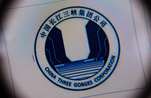 Internaute Chinois Regarde Logo China Three Gorges Corporation Sur Son — Photo