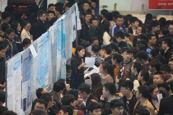 Chinese Graduates Crowd Job Fair Harbin Institute Technology Harbin City — Stock Photo, Image