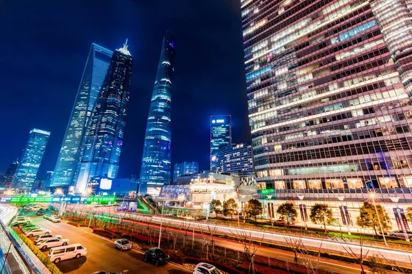 夜景の 上海環球金融中心 金茂タワー 上海タワーと他の高層ビルや高層ビル 2016 浦東の陸家嘴金融地区 — ストック写真