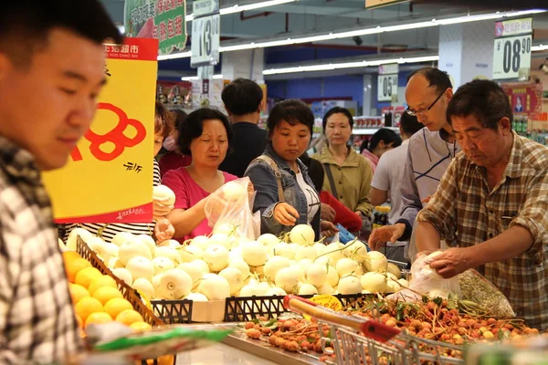 Китайський Магазин Клієнтів Фруктів Супермаркеті Xuchang City Провінції Хенань Центральної — стокове фото