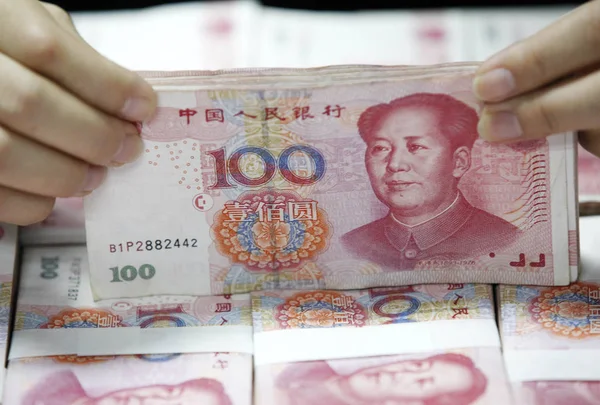 Impiegato Cinese Conta Banconote Rmb Renminbi Yuan Una Banca Nella — Foto Stock