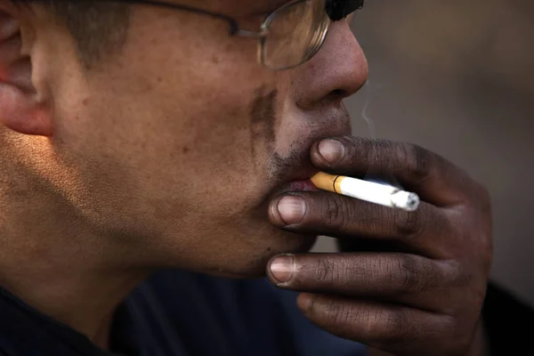 Minero Chino Fuma Cigarrillo Una Mina Carbón Ciudad Huaibei Provincia —  Fotos de Stock