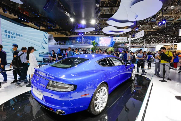 Aston Martin Rapide Est Exposé Sur Stand Leeco Anciennement Connu — Photo