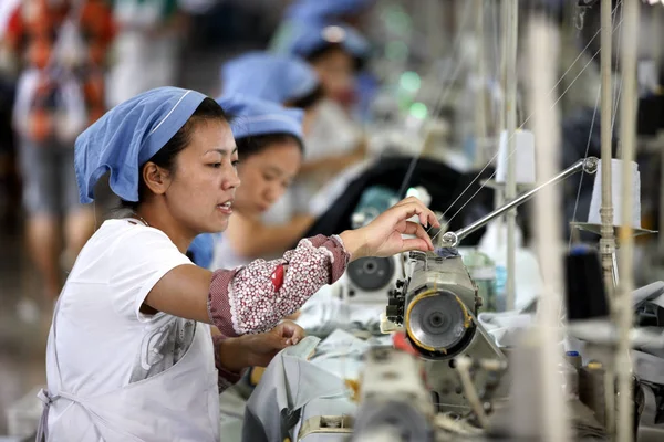 Čínská Lidová Dělnická Oblečení Šít Továrně Oděvy Huaibei City Provincii — Stock fotografie