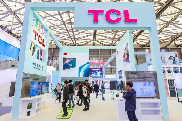 Les Gens Visitent Stand Tcl Lors Exposition Mondiale Appareils Électronique — Photo