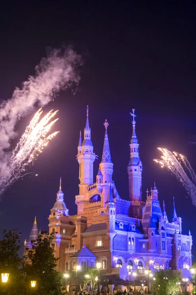 Fyrverkerier Explodera Över Disney Slottet Shanghai Disneyland Rättegången Operationen Shanghai — Stockfoto