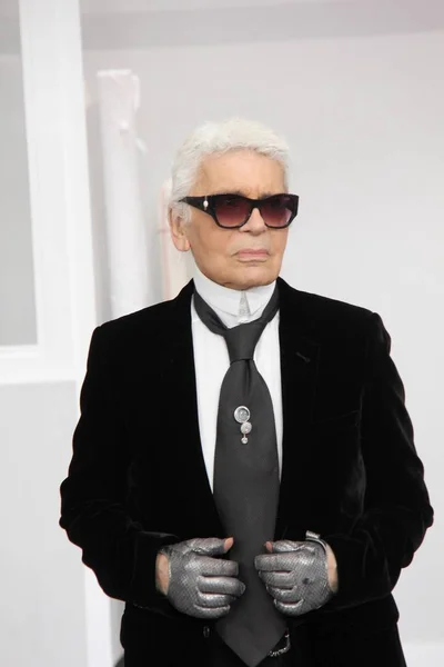 Der Deutsche Modedesigner Karl Lagerfeld Auf Der Chanel Modenschau Während — Stockfoto