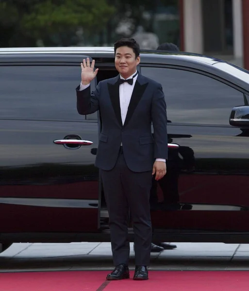 Южнокорейский Актёр Чжэ Хон Прибывает Красную Дорожку Премию Искусств Пэксанга — стоковое фото