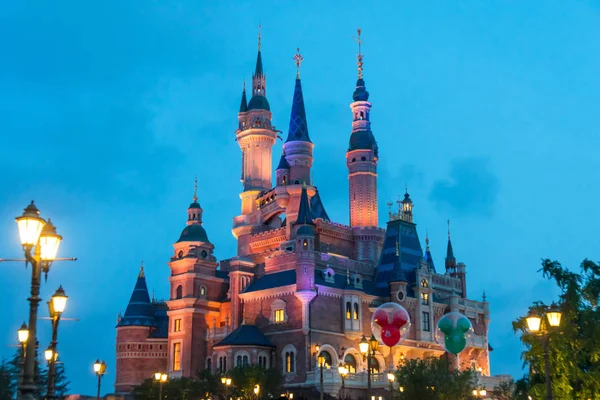 Disney Castle Висвітлюється Шанхаї Діснейленд Під Час Судового Розгляду Шанхаї — стокове фото