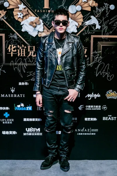中国俳優呉 Yifan 2016 上海でフアイ兄弟によって開催されたファッション イベントでポーズします — ストック写真