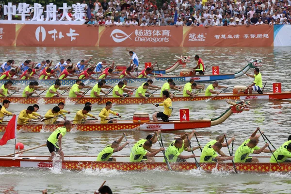 Participantes Competem Uma Corrida Barco Dragão Realizada Para Comemorar Dragon — Fotografia de Stock