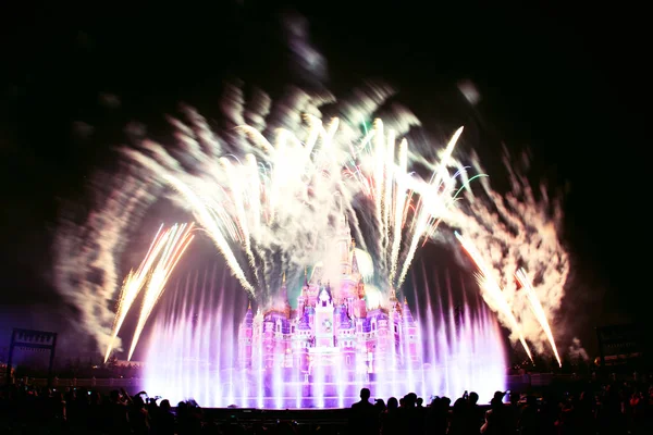 Ohňostroj Exploduje Přes Šanghaj Disneyland Šanghaji Disney Resort Oslavu Dne — Stock fotografie