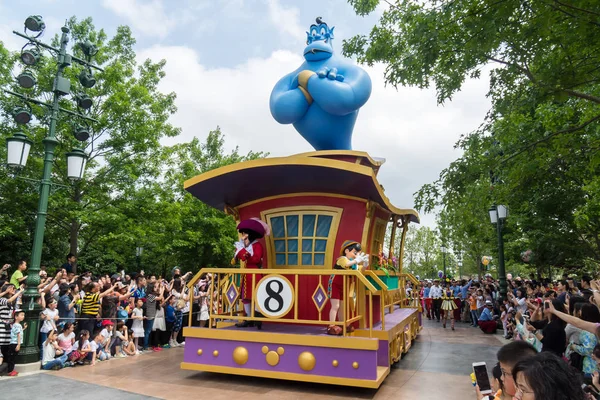 Los Turistas Ven Desfile Shanghai Disneyland Durante Operación Prueba Shanghai — Foto de Stock