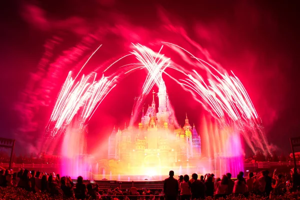 Ohňostroj Exploduje Přes Šanghaj Disneyland Šanghaji Disney Resort Oslavu Dne — Stock fotografie