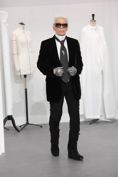 디자이너 Lagerfeld 패션쇼에 2016 프랑스 파리에서에서 2016 사진입니다 — 스톡 사진