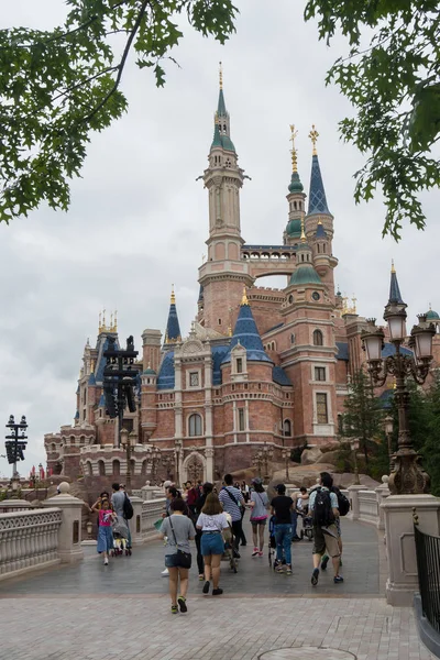 Tourists Visit Disney Castle Shanghai Disneyland Trial Operation Shanghai Disney — Stock Photo, Image