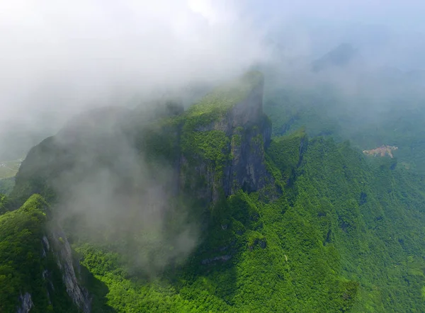 Krajina Moře Mraků Dešti Tianmen Mountain Nebo Tianmenshan Mountain Zhangjiajie — Stock fotografie