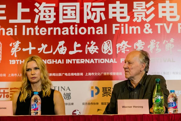 Actriz Alemana Veronica Ferres Izquierda Director Cine Werner Herzog Escuchan — Foto de Stock