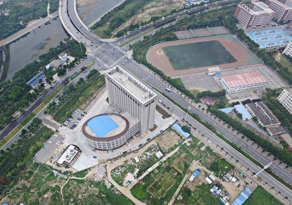 Luchtfoto Van Een Gebouw Dat Lijkt Een Flush Toilet Universiteitsstad — Stockfoto