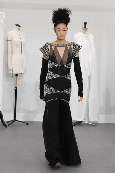 Modell Visar Skapelse Chanel Modevisning Paris Haute Couture Fashion Week — Stockfoto