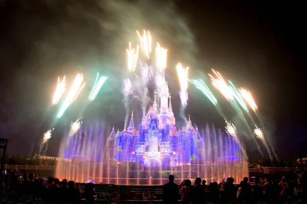 Fuochi Artificio Esplodono Sulla Shanghai Disneyland Allo Shanghai Disney Resort — Foto Stock