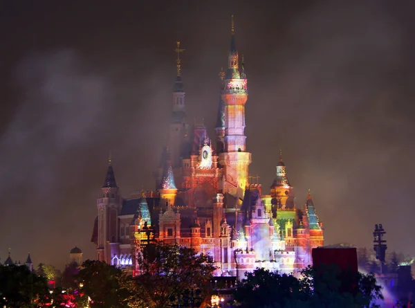 Vue Château Illuminé Shanghai Disneyland Shanghai Disney Resort Pour Célébrer — Photo