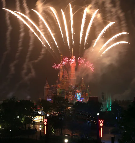 Fuochi Artificio Esplodono Sulla Shanghai Disneyland Allo Shanghai Disney Resort — Foto Stock