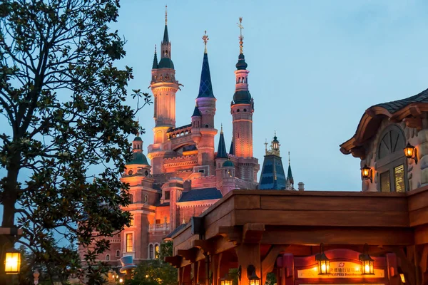 Château Disney Est Illuminé Dans Disneyland Shanghai Lors Opération Essai — Photo