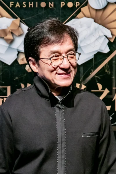 Hongkongské Kungfu Hvězda Jackie Chan Představuje Módní Akci Držení Huayi — Stock fotografie