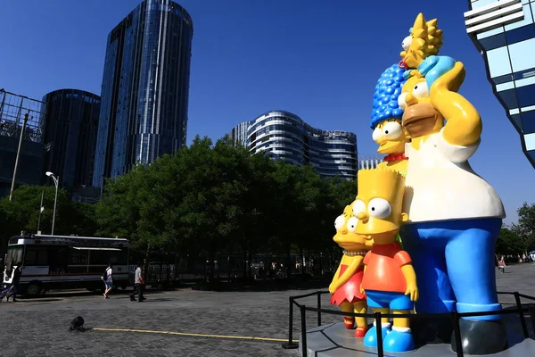 Des Mannequins Simpsons Sont Exposés Devant Magasin Simpsons Centre Commercial — Photo